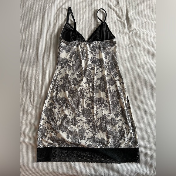 Espirit Collection White & Black Slip - Picture 2 of 5